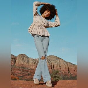 New AE '90s Bootcut Jean size 6/ 28w comfort stretch waistband in bright blue